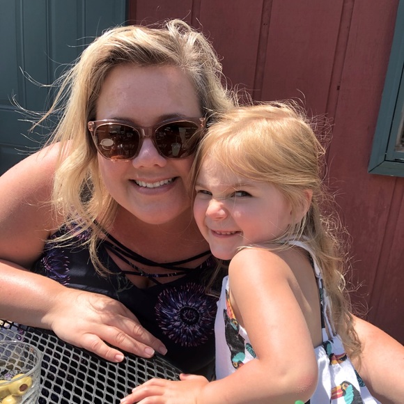 Meet your Posher, Lauren - Picture 1 of 1